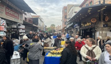 Tarihi Kemeraltı Çarşısı'nda yılbaşı yoğunluğu