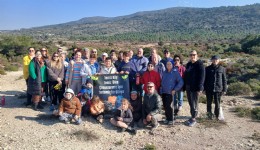 Urla'da yanan orman için umut yeşerdi: 500 meşe palamudu toprakla buluştu