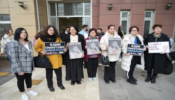 Eşini öldürdükten sonra telefonu alarak evden çıkmış