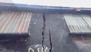 Eyüpsultan’da inşaatta dinamit patlattılar, sokak ve evlerde derin çatlaklar oluştu