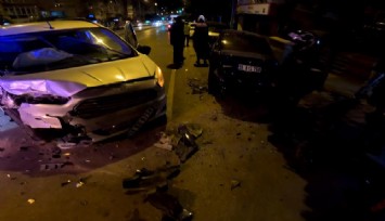 İzmir'de alkollü genç, babasının kurum otomobilini kaçırdı, 5 araca birden çarptı