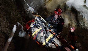 İzmir'de dereye düşen vatandaş kurtarıldı