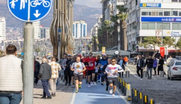 Konak’ta ‘Sevdiğine Koş’ ile her adım sevgiye atıldı