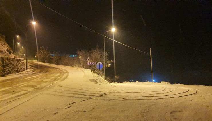 Manisa'da kar yağışı etkili oldu