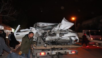 Otomobilini  park etmeye çalışırken kamyonete çarptı: 1 ölü, 4 yaralı