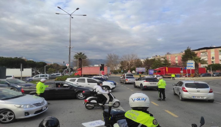 Otoyoldaki çalışma nedeniyle trafik durma noktasına geldi