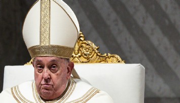Vatikan: 'Papa'nın durumu kritik olmaya devam ediyor'