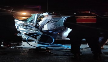 Afyonkarahisar’da iki otomobil çarpıştı: Baba ve kızı yaşamını yitirdi