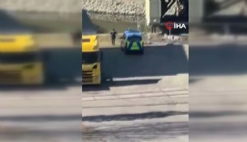 Almanya'da araç kalabalığın arasına daldı