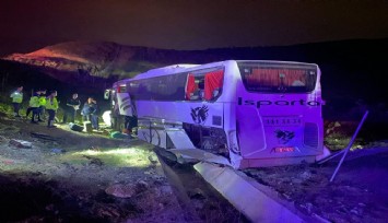 Aydın'da direksiyon hakimiyetini kaybeden yolcu otobüsü şarampole girdi