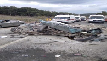 Balıkesir’de feci kaza: 1 ölü, 1’i ağır 10 yaralı