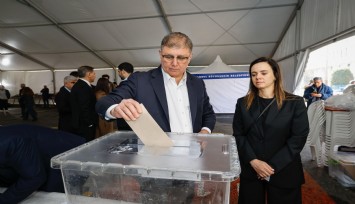 Başkan Tugay Saraçhane’de oyunu kullandı Tüm yurttaşlarımızı oy kullanmaya davet ediyorum