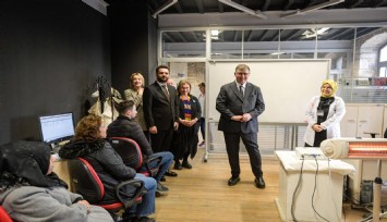 Başkan Tugay Türkiye'de ilk kez İzmir’de yapılacak uygulamayı duyurdu:  İşaret dili tercümanları hastane işlemlerinde sağır vatandaşların yanında olacak