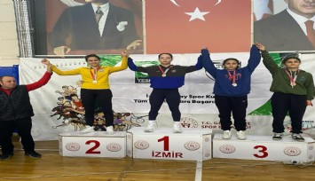 Bayanlar Güreş turnuvasında Büyükşehirli sporculardan 7 madalya