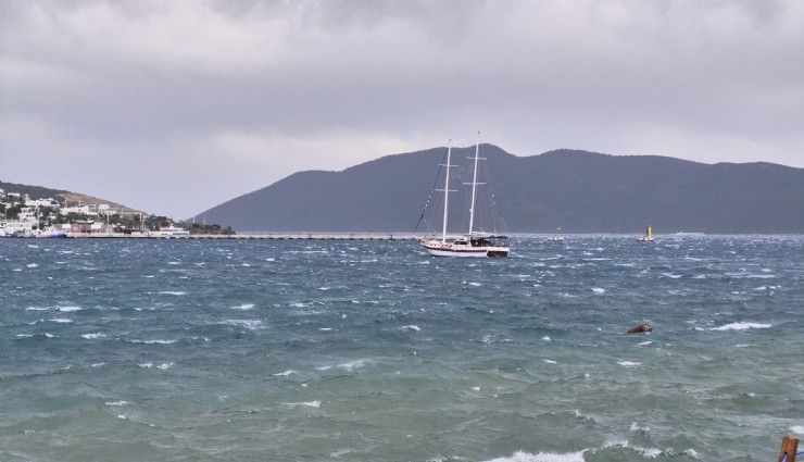 Bodrum'u fırtına vurdu