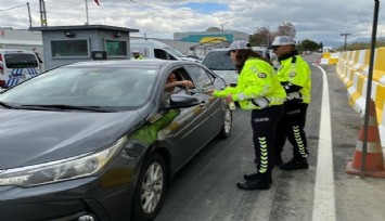 Denizli'de trafik polislerinden bayramda tatlı mola