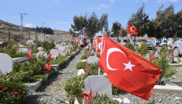 Hatay'da deprem mezarlığında hüzünlü bayram