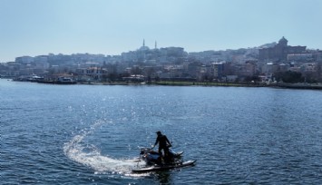 İstanbul’da hem denizde hem karada gidebilen motosiklet yaptı