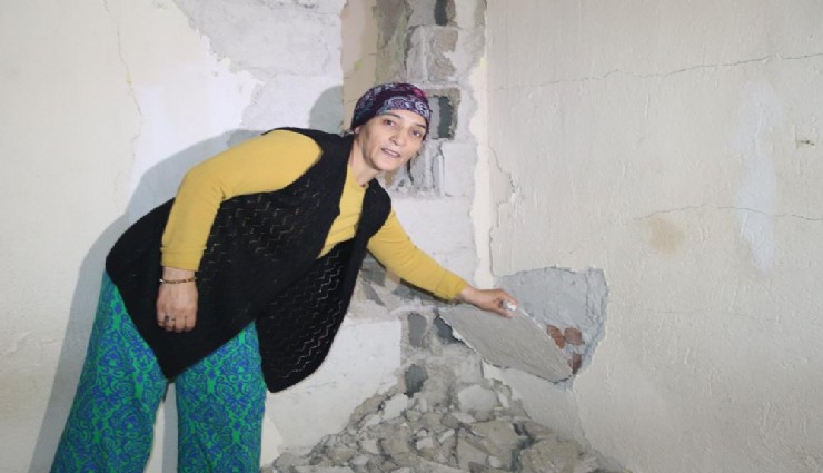 İzmir'deki tünel inşaatı o mahallede deprem etkisi yarattı: Evdeki çatlaklar vatandaşı korkutuyor