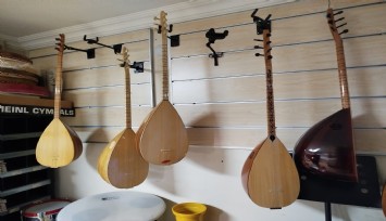 İzmir'in sazlı 'Antonio Banderas'ı kıskıvrak yakalandı