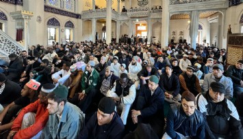 Japonya'da bayram namazı 3 kez kılındı