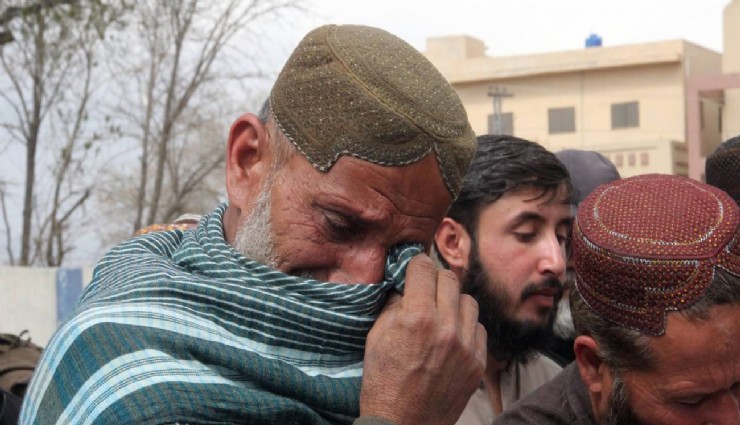 Pakistan'daki tren saldırısında ölü sayısı 31'e yükseldi