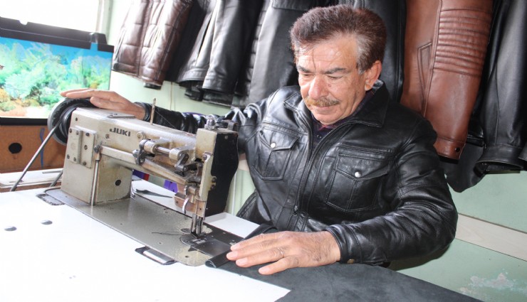 Topladığı ham deriler, elinde sanata dönüşüyor