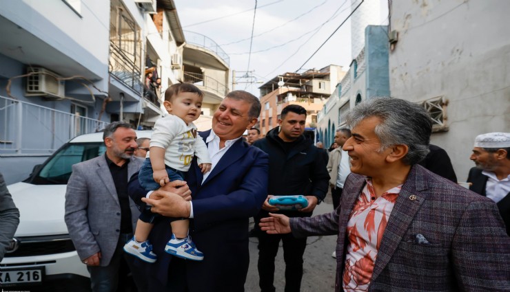 Tugay, yurttaşlarla bayramlaştı