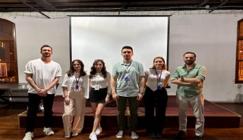 Üniversiteli gençler film analizi için buluştu