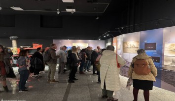 Yunan ziyaretçiler, Yanık Yurt sergisini gezdi