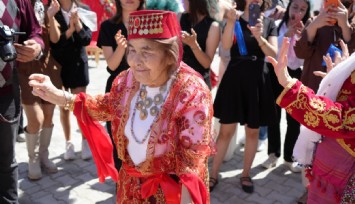 69 yaşındaki Emine ninenin kına gecesi hayali gerçek oldu