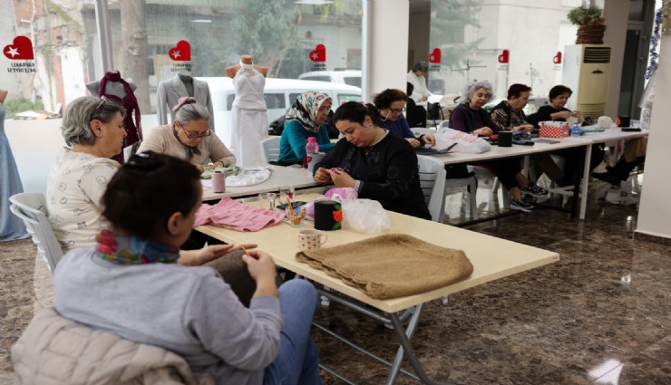 Bayraklı Belediyesinden huzurevi sakinlerine destek.