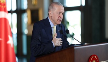 Cumhurbaşkanı Erdoğan: 'Muhalefet sahte gündemle oyalanırken, biz ülkemizi büyütmeyi sürdüreceğiz'