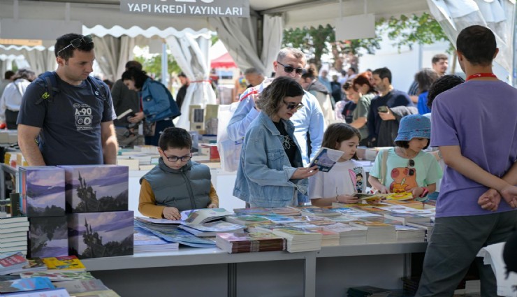 İZKİTAP hafta sonunda binlerce kitapseveri ağırladı