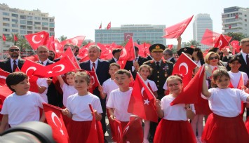 İzmir'de 23 Nisan'dan renkli görüntüler