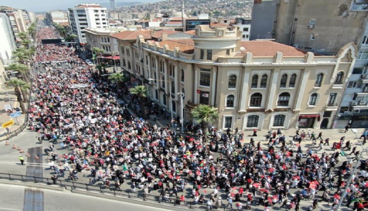 İzmir’de Filistinlilere destek yürüyüşü