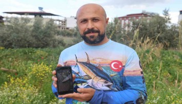 Oltasına takılan köpek balığı yavrusunu nasihat ederek denize bıraktı