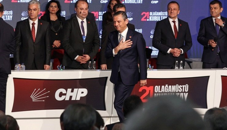 Özgür Özel, 1171 oyla yeniden genel başkan seçildi