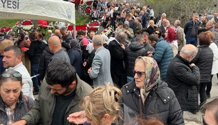 Ünlü sanatçı Volkan Konak vasiyetindeki ceviz ağacının altına gömülecek