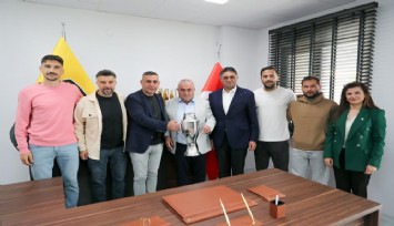 Aliağaspor FK, şampiyonluk kupasını aldı
