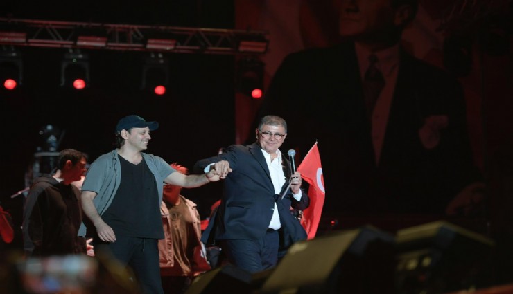 Başkan Tugay’dan Duman’a teşekkür: İzmir adına alkışlıyorum