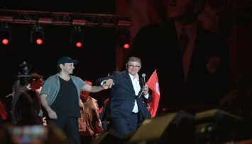 Başkan Tugay’dan Duman’a teşekkür: İzmir adına alkışlıyorum