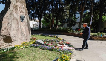 Başkan Tugay, Zübeyde Hanım’ın anıt mezarını ziyaret etti