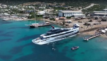 Bodrum’da 1,2 milyar TL’lik süper yat denize indirildi