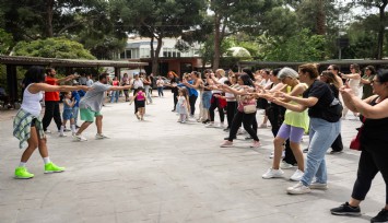 Bornova’da Anneler Günü coşkusu