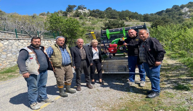 Çiftçilere destek: İlaçlama makinesi hediye edildi