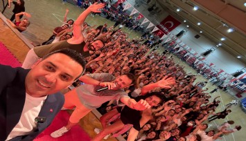 Çiğli’de 19 Mayıs coşkusu dans gösterisiyle zirve yaptı