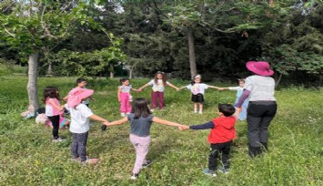 Çocuklar, ormanda keşif ve masal yolculuğunda buluşuyor