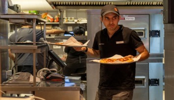 Engel tanımadı girdiği işte ayın elemanı seçildi