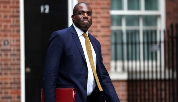 İngiltere, İsrail ile ticaret görüşmelerini askıya aldı